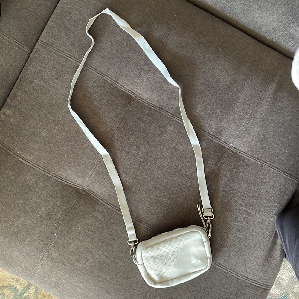 NWOT Vooray Small Grey Crossbody Bag - Picture 4 of 13